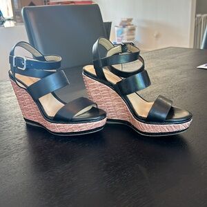 EUC / like new Antonio Melani Sean Black Leather Strappy Wedge Sandals